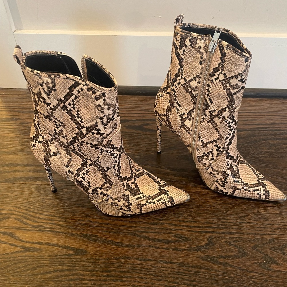 Gorgeous boots, only worn once